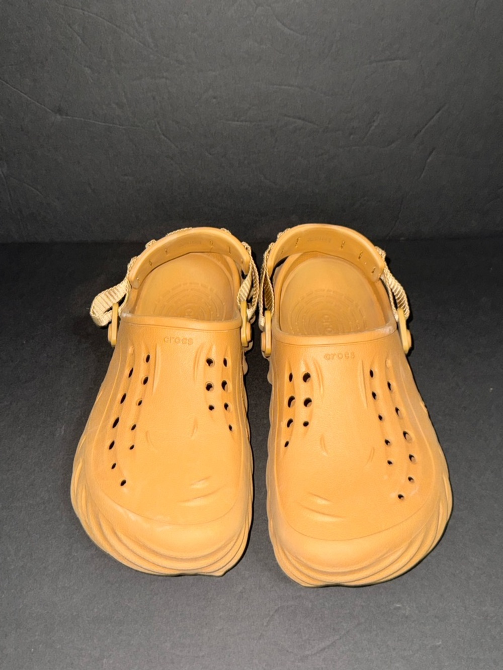 Crocs Unisex I Echo Clog I Slip-On I Butterscotch